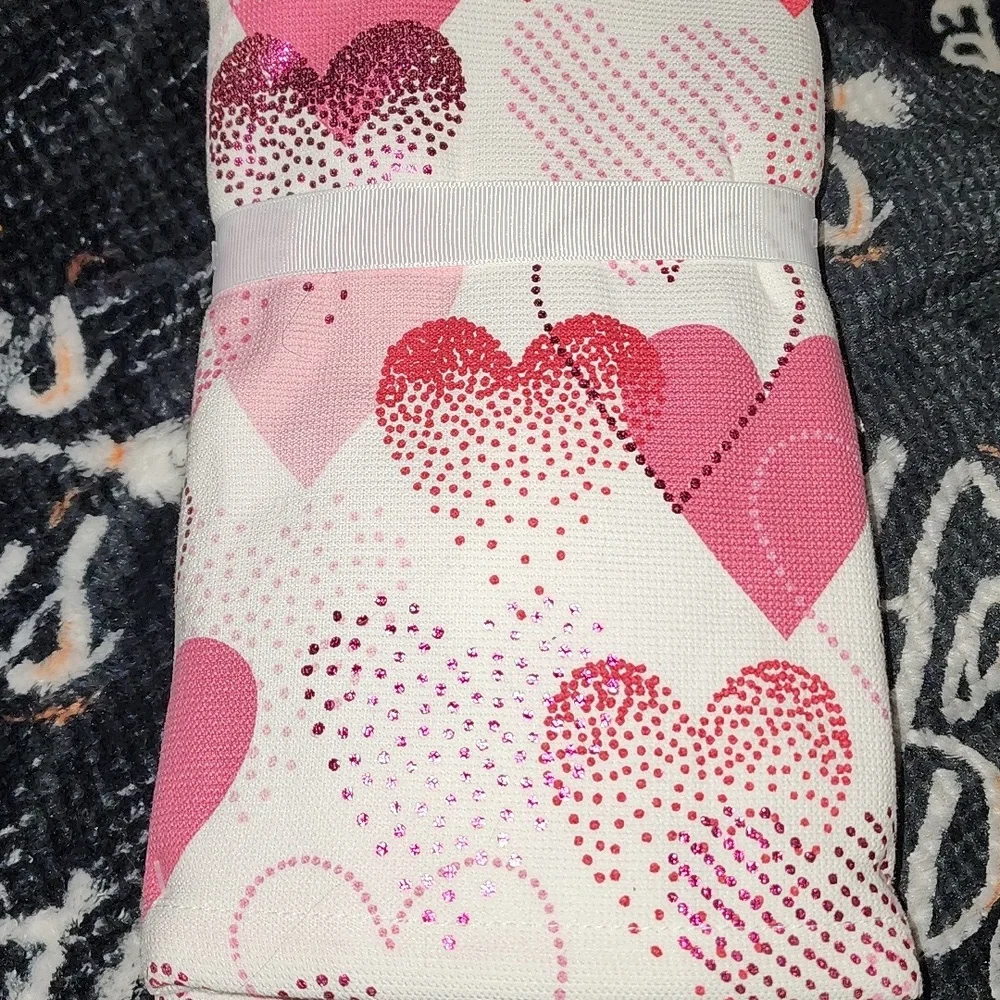 ✨️🩷NWT TRULY LOU VALENTINE 2PC SET OF HAND TOWELS✨️🩷✨️🩷